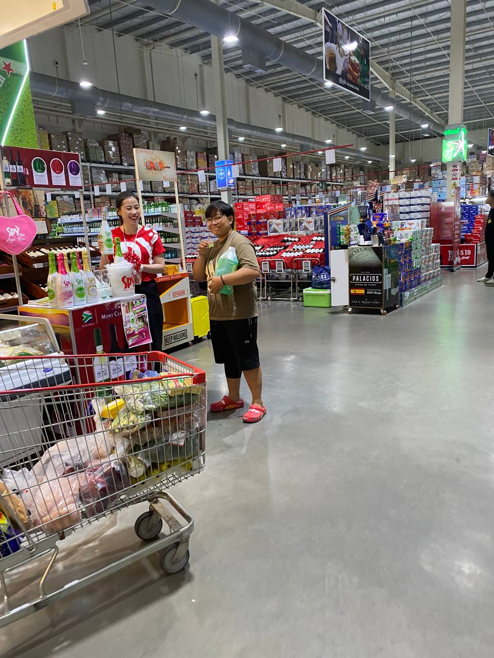 SPY Sparkle Fruit Revolutionizing FMCG Distribution with Da Houg Heng at Makro Cambodia - Image 38
